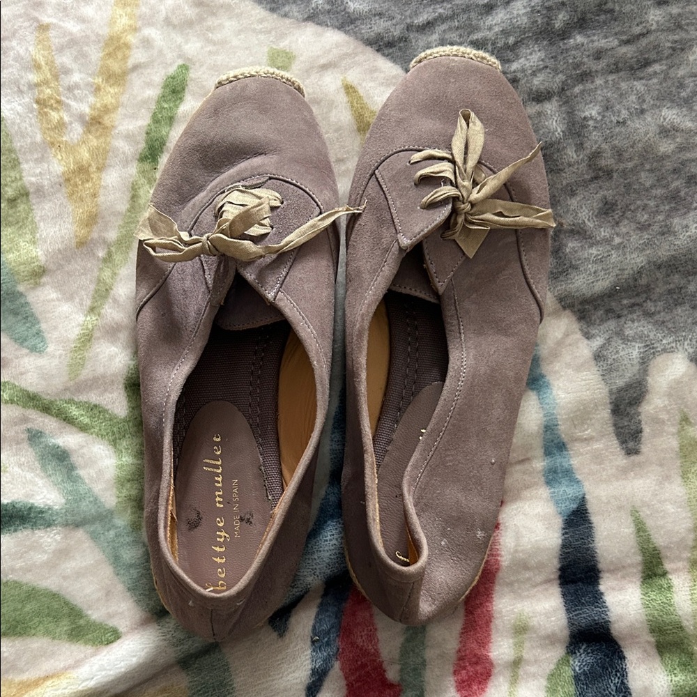 bettye muller taupe suede espadrille flats with cream laces